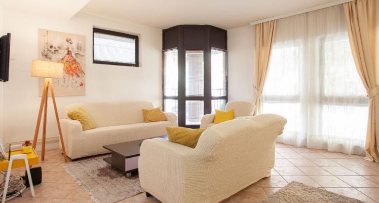 Urban Comfort 2 Apartment – Living room
