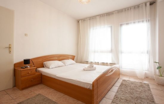 Urban Comfort 2 Apartment - Bedroom