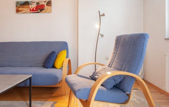 Urban Blue Heaven Apartment - Living room