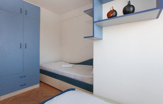 Urban Comfort Apartment - Bedroom