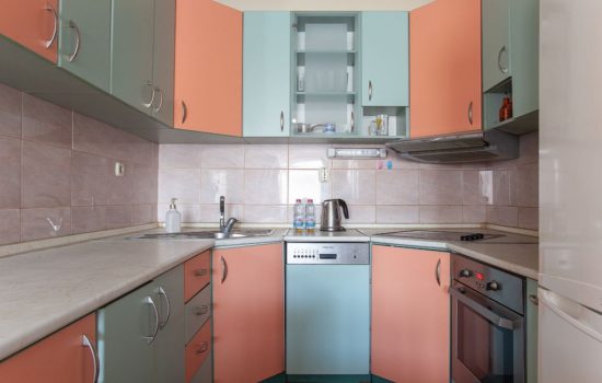 Urban Comfort Apartment - Kitchen