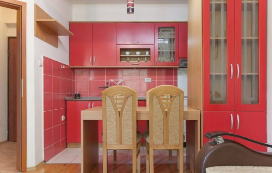 Urban Homey Apartment - Kitchen, dining area