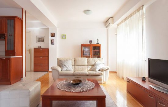 Urban Luxury Apartment - Living room