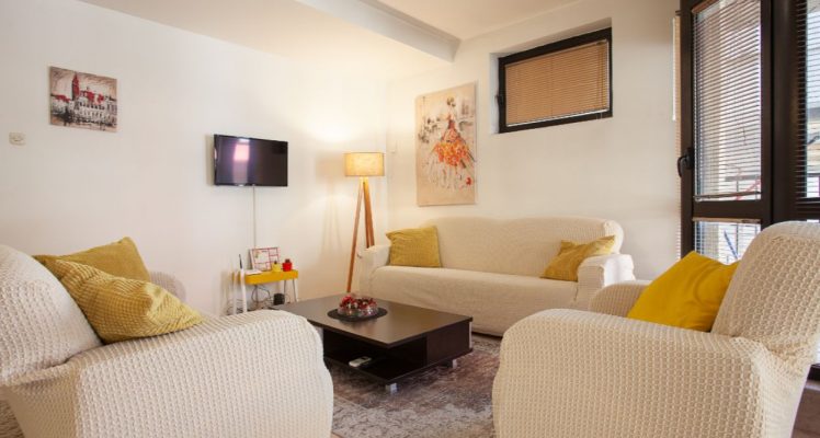 Urban Comfort 2 Apartment – Living room